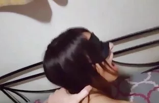 XXX معشوقه مجازات فیلم سوپر سکسی باحال خدمتکار جوان با وادار کردن او به لیسیدن بیدمشک او