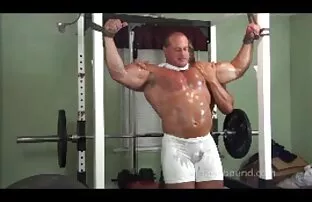 XXX مرد حل و فصل کردن به راحتی و زیر کلیک فیلم سوپر خیلی باحال یک دختر با جوانان کوچک در الاغ
