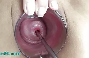 XXX صاحب ثروتمند لیسید بیدمشک سکس باحال فیلم از خدمتکار در جوراب ساق بلند و جوجه بر روی صندلی زد