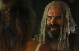 XXX او خودش فیلمهایسکسی باحال fucks در عمومی