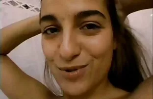 XXX من یک دوربین در اتاق خواب نصب کردم و فيلم سكسي با حال آن را به گربه سبزه جوان وارد کردم
