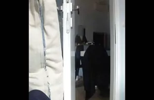 XXX همسر به شوهر عزیزش ضربه زد و سپس روی آلت تناسلی خود دانلود فیلم سوپر باحال نشست