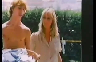 XXX نوجوان آلفونس نشسته بود, بلوند فیلم پورن باحال با سخت دیک